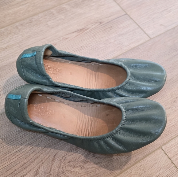 Tieks Olive Green Leather Flats Size 8 - Picture 6 of 11